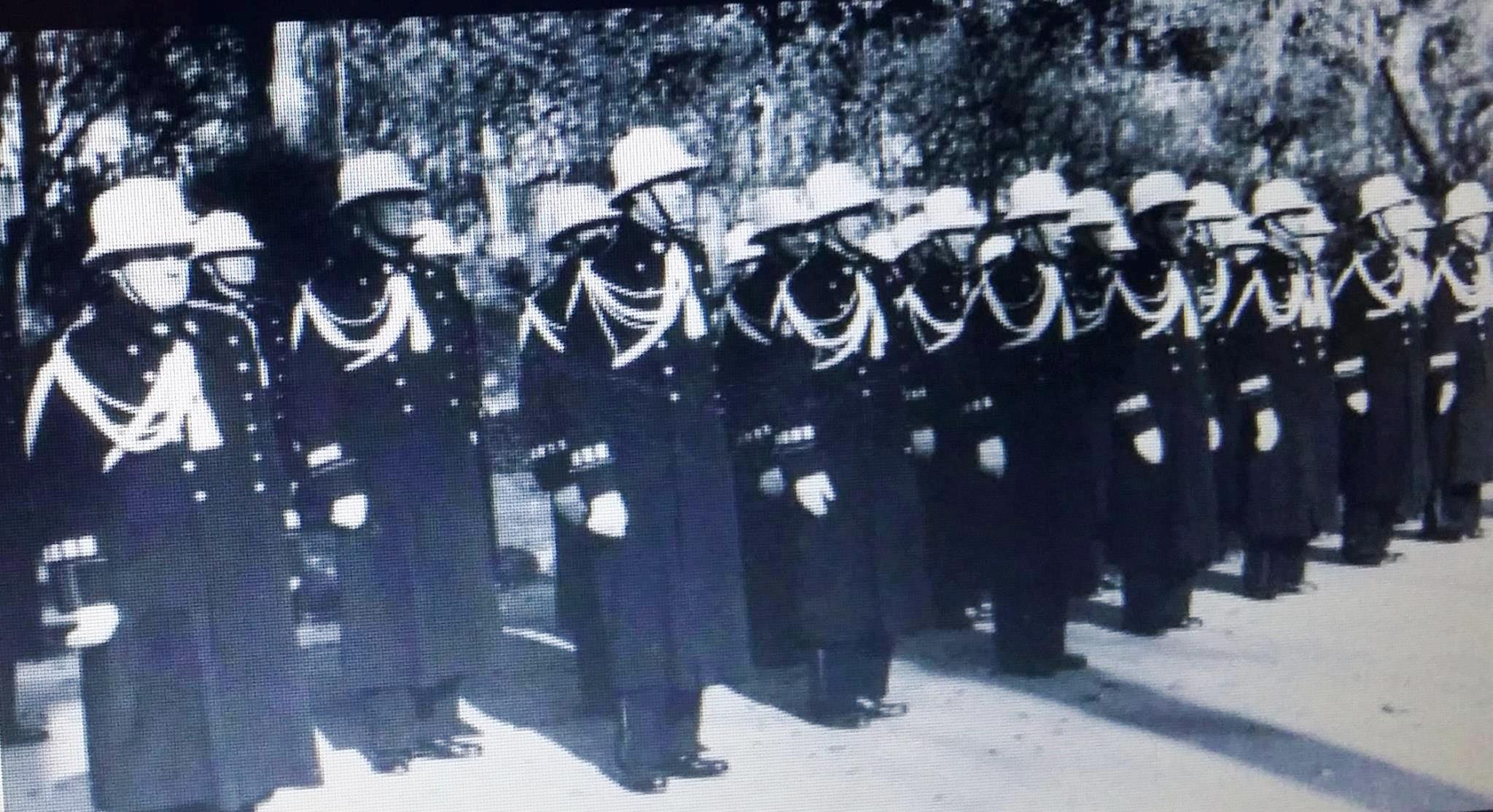 1943112609b-centenari-gub-revista-al-parc-de-la-ciutadella